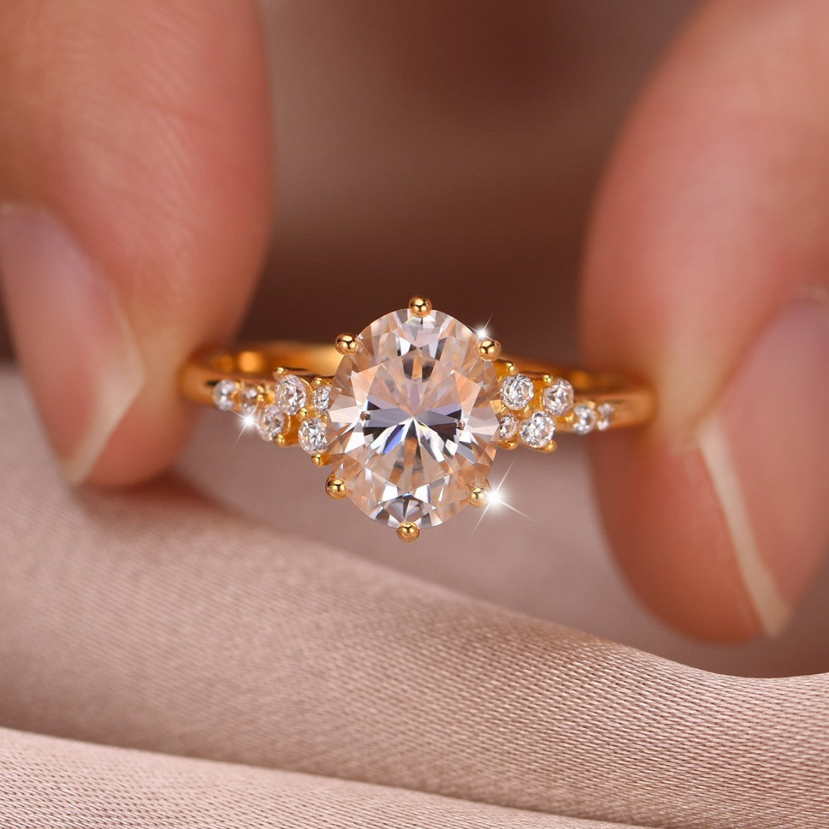 Luxurious Minimalist Sparkling Moissanite Ring