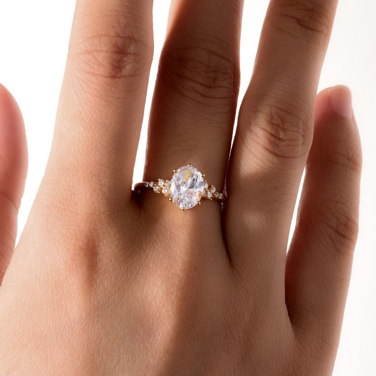 Luxurious Minimalist Sparkling Moissanite Ring