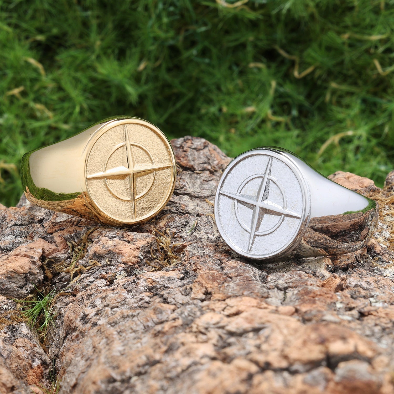 Classic Compass Signet Ring | Gold