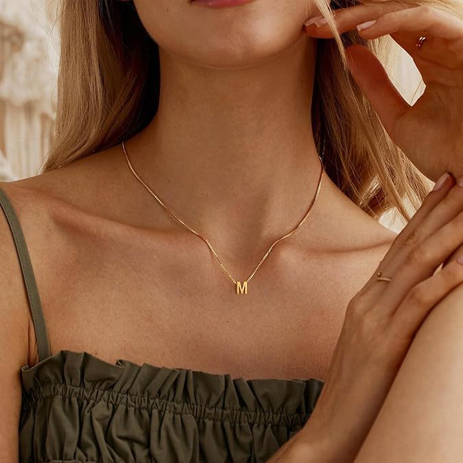 Love letter initial necklace | Gold
