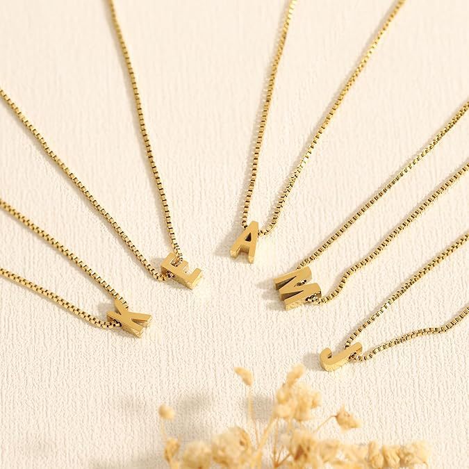 Love letter initial necklace | Gold