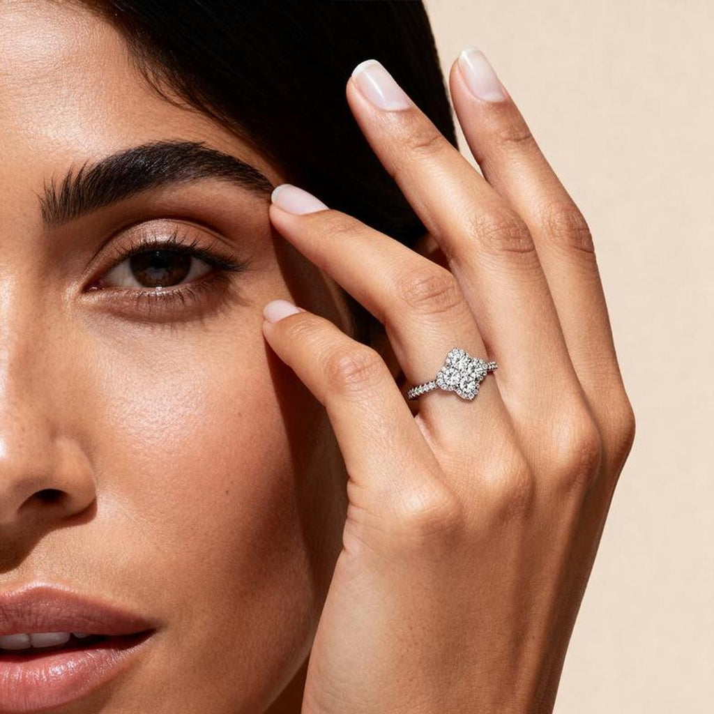 Minimalist Elegant Moissanite Four-Leaf Clover Ring