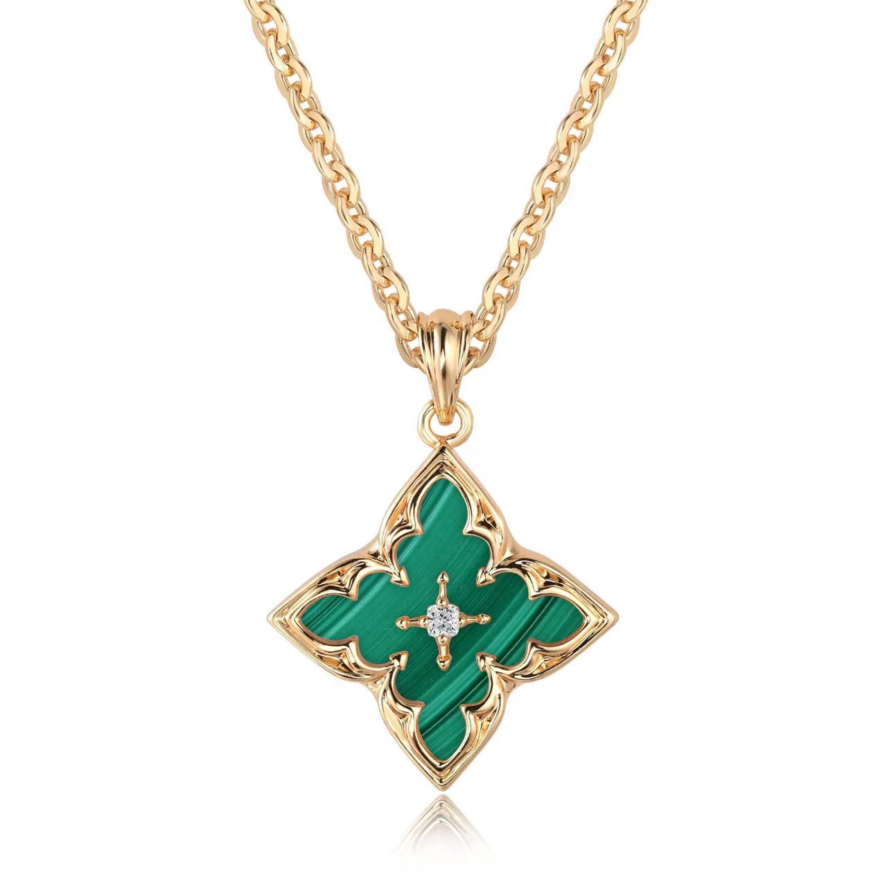 White Clover Pendant Necklace | Gold