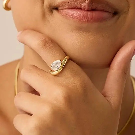 Pear Three-Prong Twist Band Ring