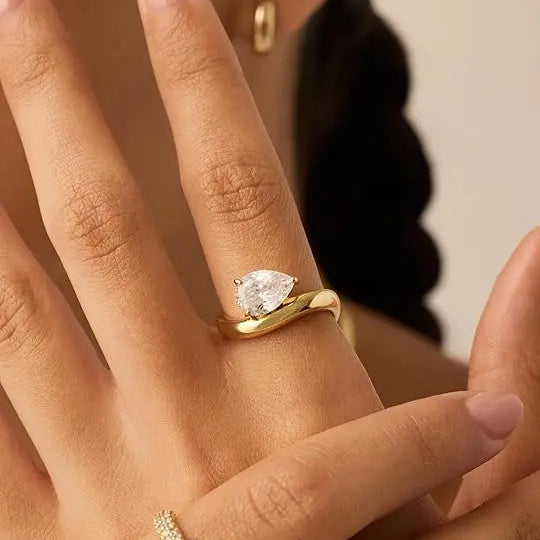 Pear Three-Prong Twist Band Ring