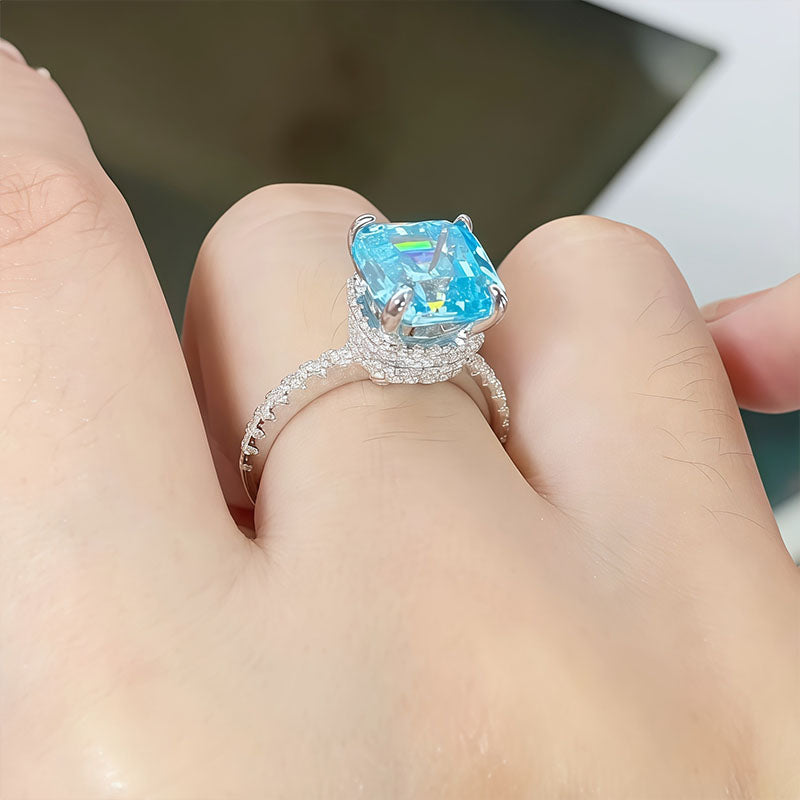 Halo-style solitaire diamond ring