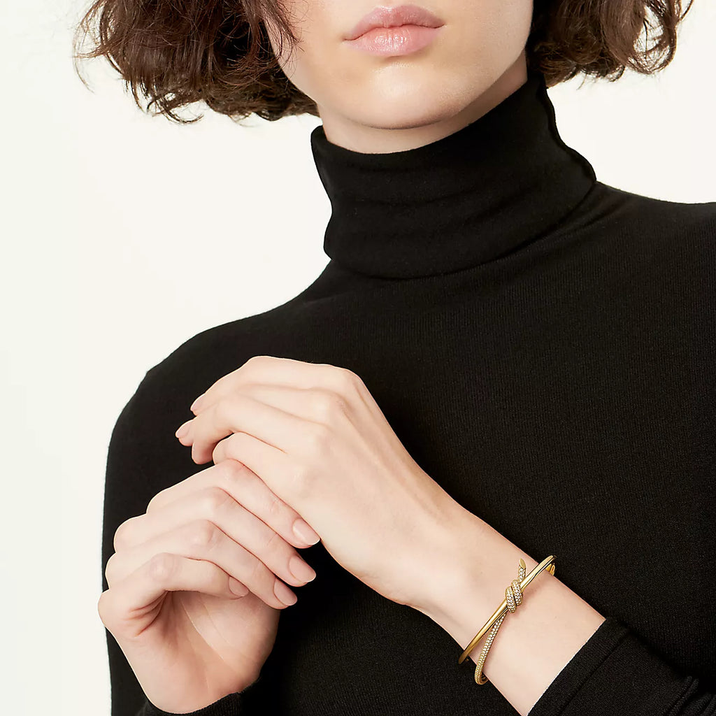 The Knot-Bangle