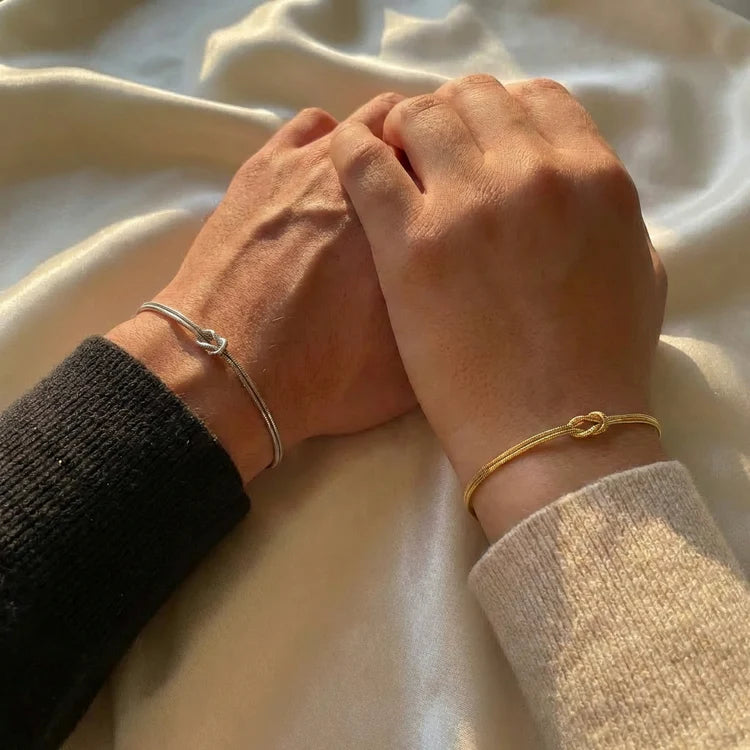 Forever Knot Bracelet – Meaningful Gift for Couples, Best Friends & Family