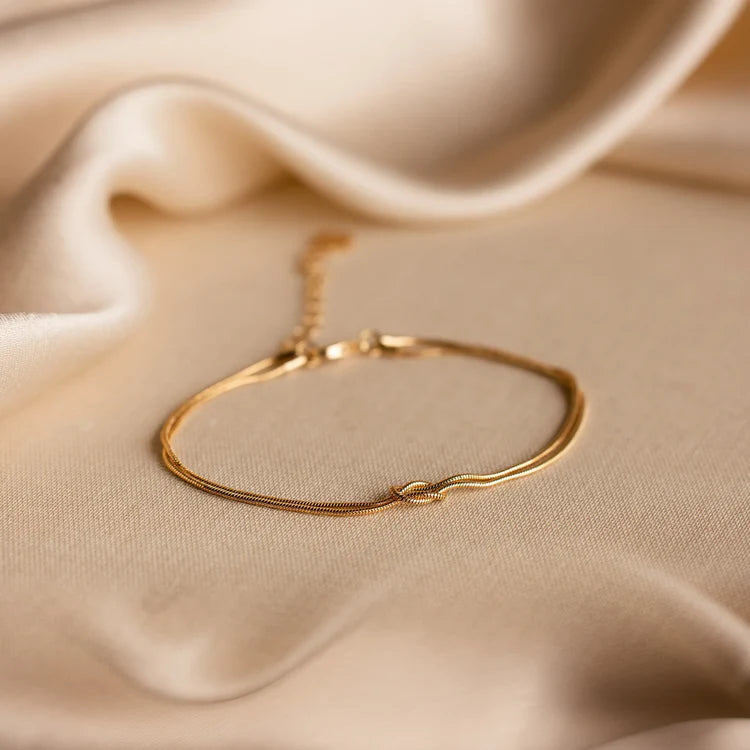 Forever Knot Bracelet – Meaningful Gift for Couples, Best Friends & Family